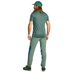 Ortovox 120 Cool Tec Mountain Logo T-Shirt - Merino Shirt 6 Ortovox 120 Cool Tec Mountain Logo T-Shirt - Merino Shirt -Ortovox Outdoor Sales Store ortovox 120 cool tec mountain logo t shirt merino shirt detail 3